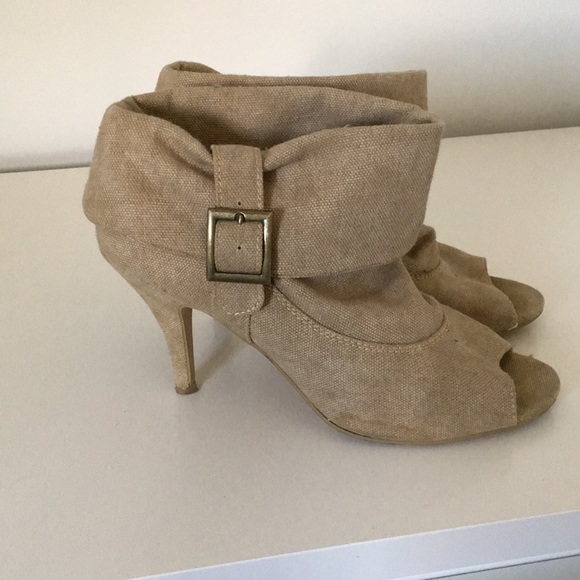 Aldo Canvas opened toe heels - Picture 5 of 5